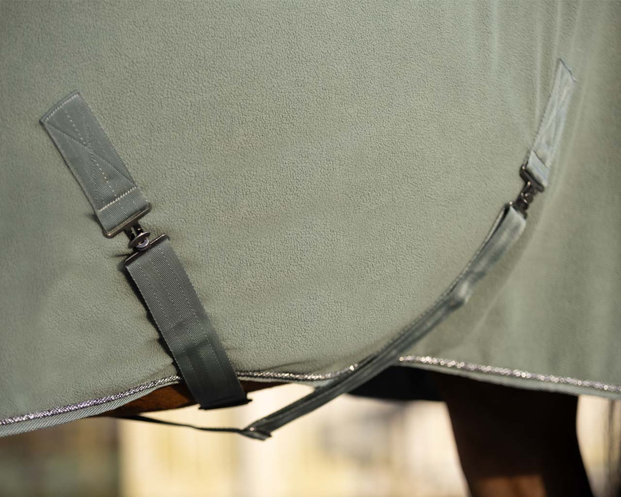 Couverture polaire gloss vert olive QHP